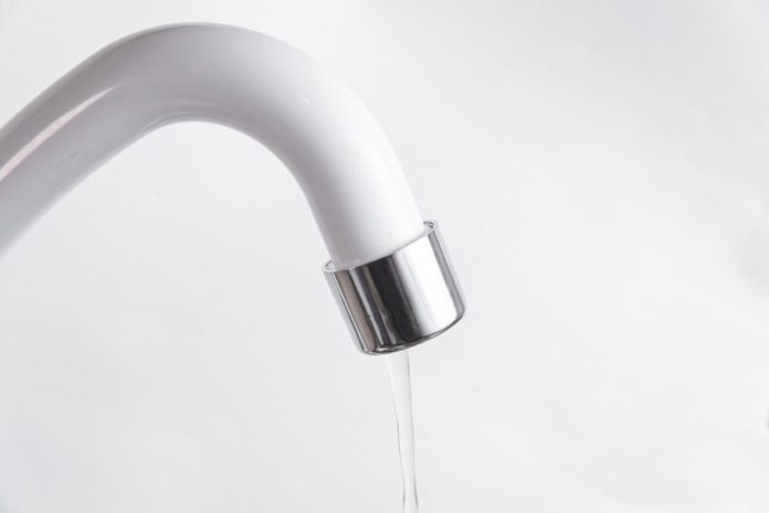 white-kitchen-sink-faucet-close-up