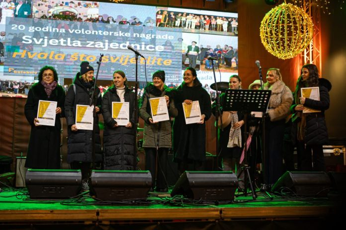 Lidija-Stojkovic-prva-s-lijeva-primila-je-nagradu-u-ime-Jaglaca-e1765280090257